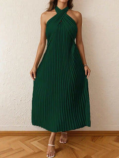 Green pleated halter neck midi dress with a tied neckline and no stretch, made of 100% polyester.