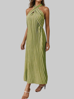 Green pleated halter neck midi dress with a tied neckline and no stretch, made of 100% polyester.