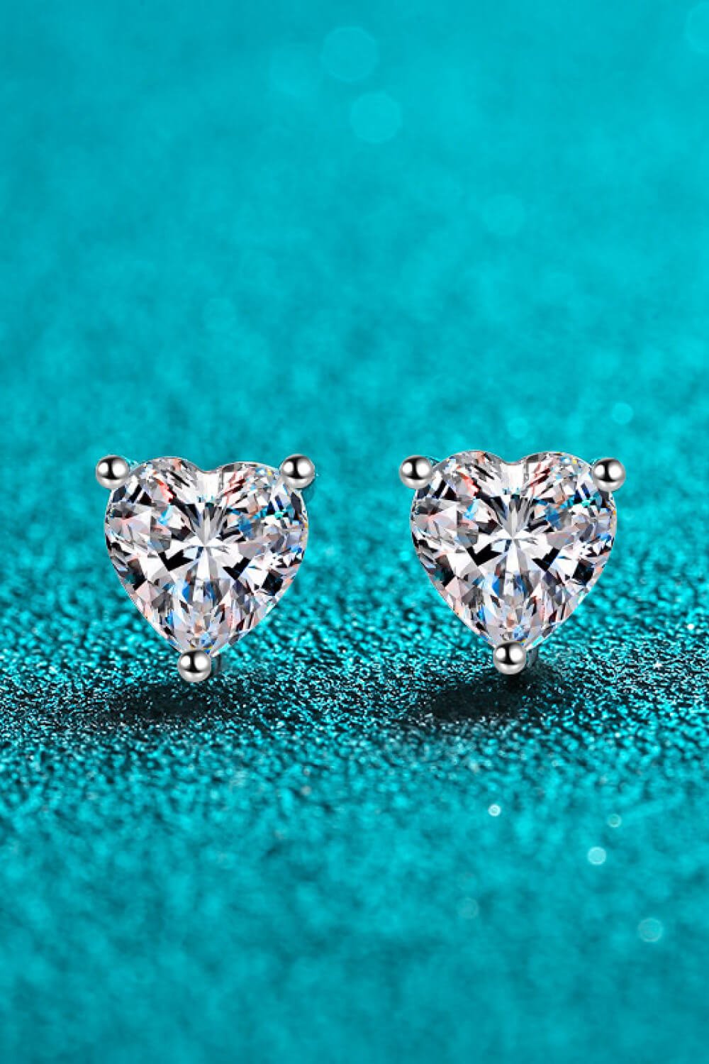 2 Carat Moissanite Heart-Shaped Stud Earrings - Jsandiclothing.com