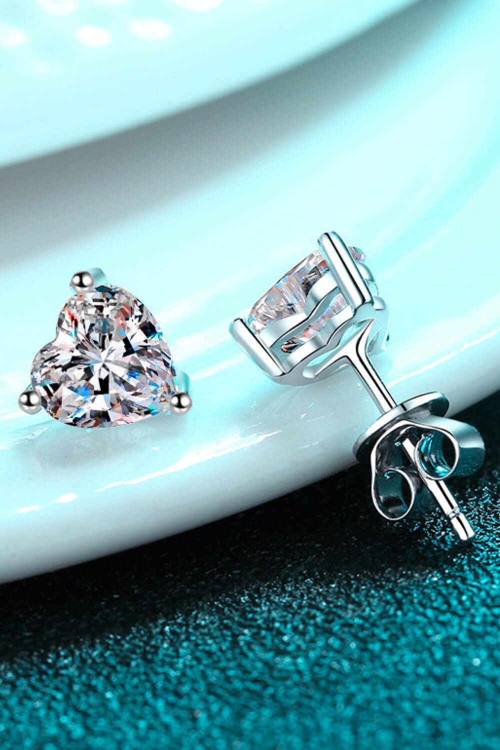 2 Carat Moissanite Heart-Shaped Stud Earrings - Jsandiclothing.com