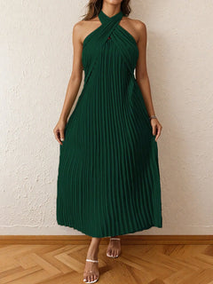 Green pleated halter neck midi dress with a tied neckline and no stretch, made of 100% polyester.