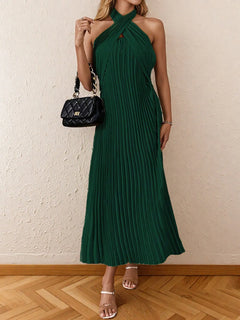 Green pleated halter neck midi dress with tied neckline and no stretch, made of 100% polyester.