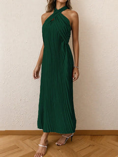 Green pleated halter neck midi dress with tied detail and no stretch, made of 100% polyester.