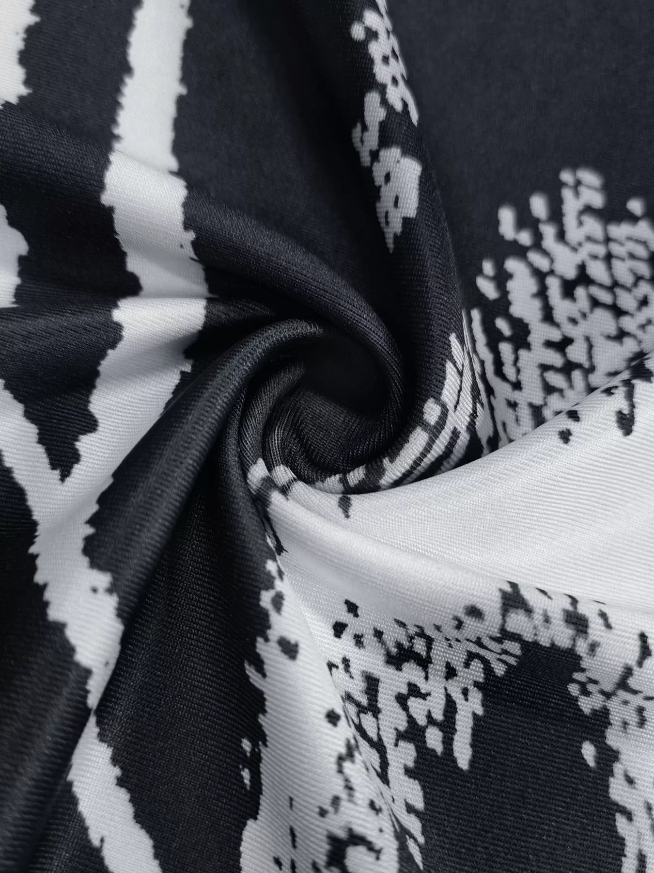 Plus Size Sleeveless Bodycon Maxi Dress with Abstract Print - Jsandiclothing.com