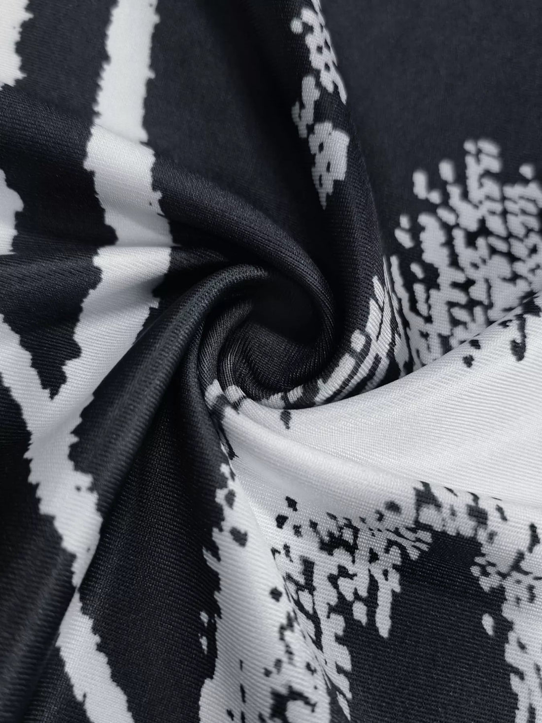 Plus Size Sleeveless Bodycon Maxi Dress with Abstract Print - Jsandiclothing.com